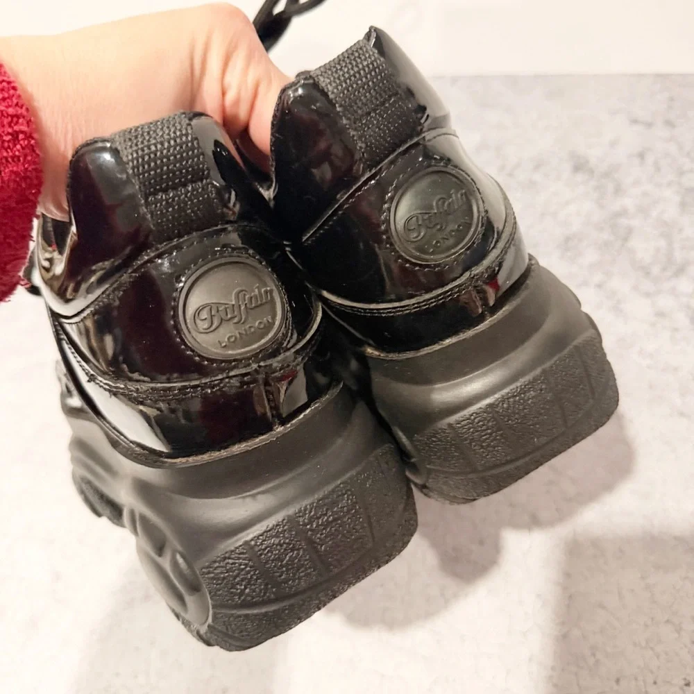 Buffalo London Classic Low Patent Leather Black Sneakers Size 39 US 8.5 *